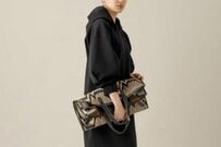 【週末何着る？】おこもり&ワンマイル着にお役立ちなフーディーワンピース