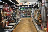 ホームセンターチェーンの「株主優待券」に思わず目を疑う　あまりにも突飛すぎるデザインが話題に