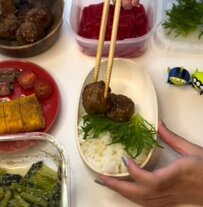 余ったひき肉を活用した「肉団子弁当」　彼氏も喜びそうなボリューム弁当が話題