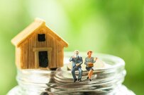 50代、60代、70代の平均貯蓄・負債は増えている？ 減っている？ 各年代の特徴を見る