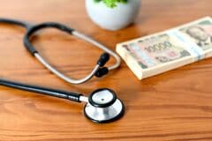 【後期高齢者医療】2026年度の保険料は全国平均で月8183円。「全員が負担増」ではない？重くなる人と軽くなる人の分かれ目は前年の所得