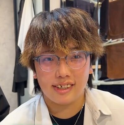 メッシュを入れたいと話す男性