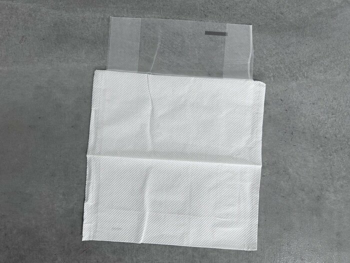 こちらが本体。白い紙袋の中に透明のポリ袋がセットされています