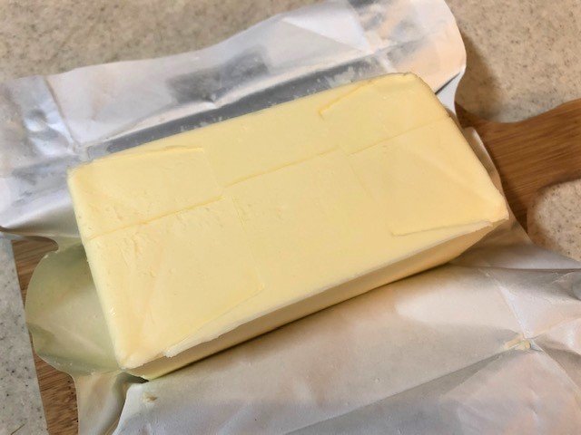 『【要冷凍】カルピス株式会社　バター有塩　業務用』開封！（筆者撮影）