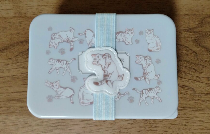 筆者撮影（キャンドゥ、キャットライフ　シールランチ　550ml・キャットライフ　ランチベルト）