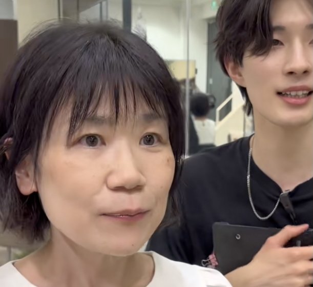 「前回、若返ったと評判が良くて」と再びカットに訪れた女性。ショートヘアを希望したら…素敵な仕上がりに