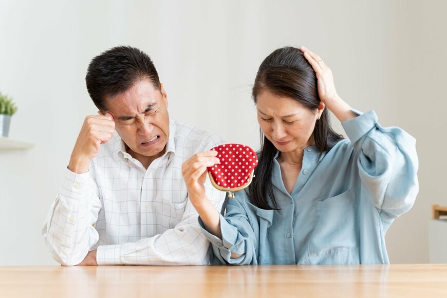 【元銀行員解説】老後生活はいくらお金がかかる？65歳以上の無職夫婦「1ヵ月の生活費」シニアの「年金月額・平均貯蓄額」を見る