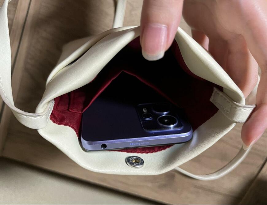 筆者撮影(フェリシモ、サンリオキャラクターコラボ いちご新聞スマホポシェット)