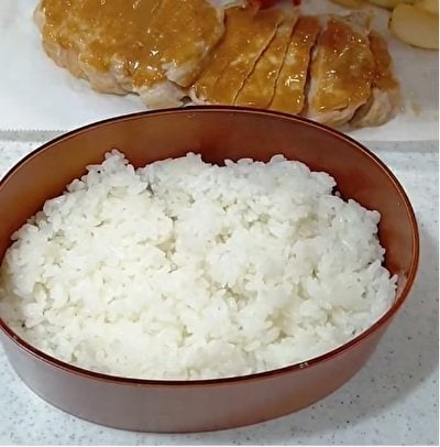 看護師母さんが男子高校生に作る【赤ウインナーが主役】のお弁当が話題　メイン級の脇役おかずに思わず二度見してしまう