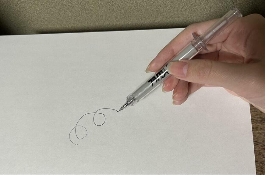 ダイソー、注射器型ボールペン 2本入り商品画像