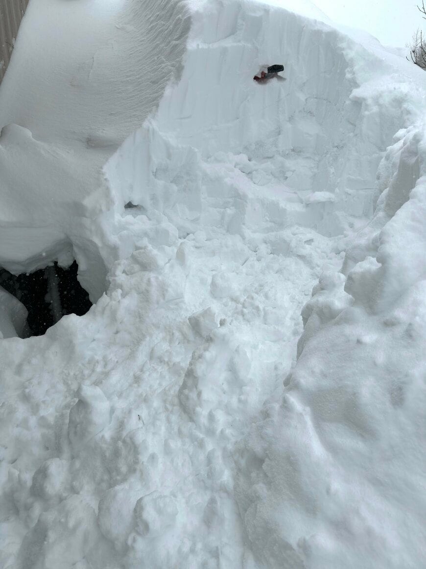 人力での除雪の大変さが伝わります