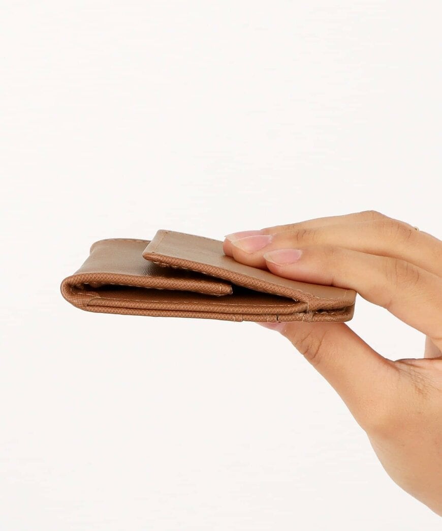 出所：3COINS公式　極薄ミニウォレット