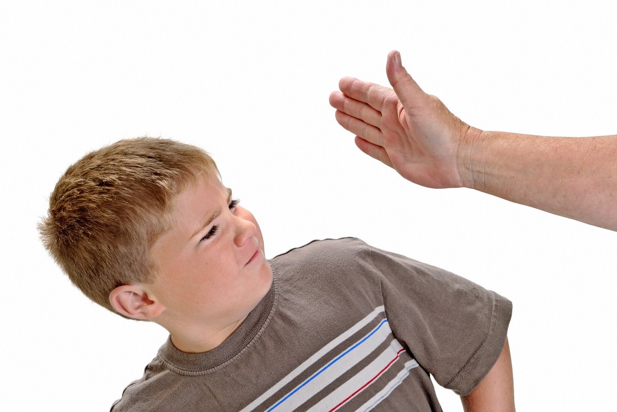 子どもを叩いてもいいなんて 夫や祖父母との対立 どうする 概要 Limo くらしとお金の経済メディア