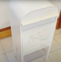 【ポストDIY】ホワイトのポストを木のぬくもりを感じられるブルーグレーのポストにリメイク！