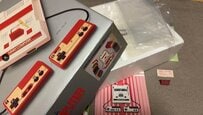 メルカリで「ファミコンの箱」を購入　一緒に送られてきた「とんでもないもの」に注目集まる
