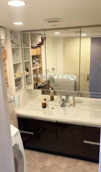 「すごい大物DIY！」【築15年中古マンション】洗面所のミラーを〈北欧風〉にリメイク！