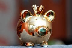 「超富裕層」とは「富裕層」と何が違う？純金融資産「5億円」の境界線、この10年で世帯数は約2倍増えたのに、1世帯あたりの平均資産はむしろ減っていた