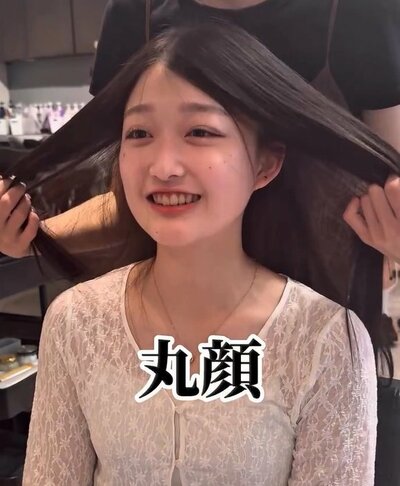 顔の形に悩んでいる女性