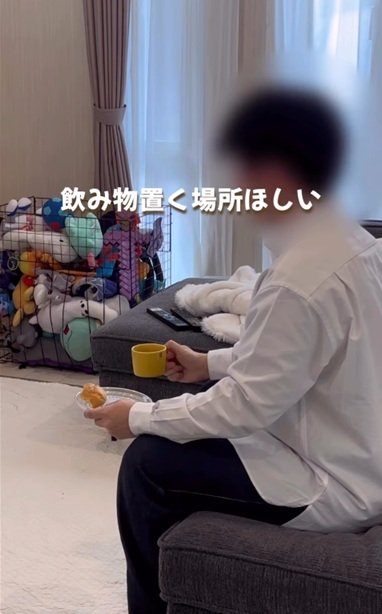 変身前のちょい置きスペースのないリビング