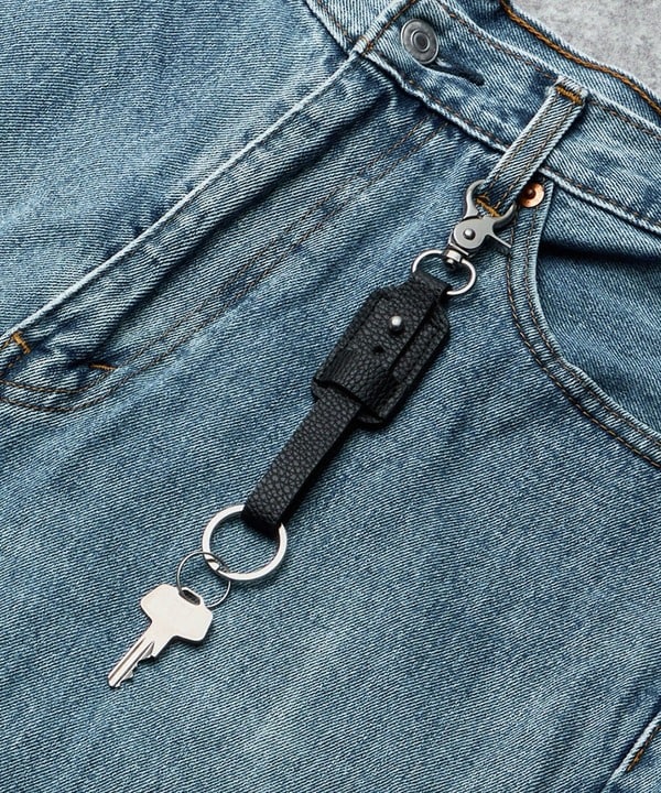 シリーズのアイテムをまとめて持ち運べる「合皮キーホルダーリング」