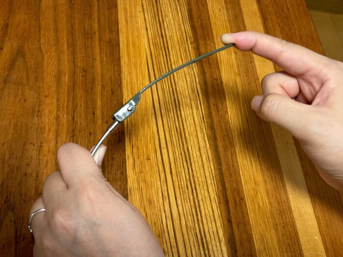 先割れスプーン&ナイフに力を加えたところ