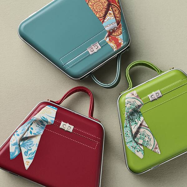 3種類(赤、水色、黄緑)