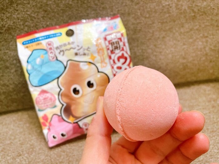 「開ウンおみくじ」は、薄いピンク色で香りは「ほんのりピーチ」