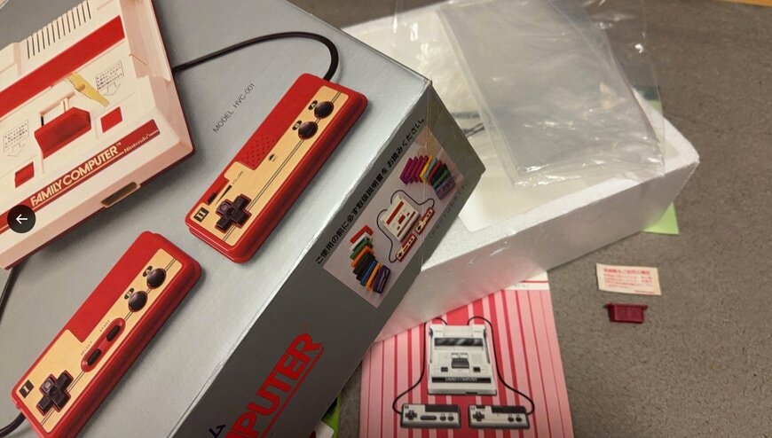 メルカリで「ファミコンの箱」を購入　一緒に送られてきた「とんでもないもの」に注目集まる