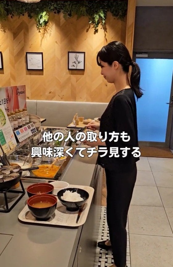 出所：@superhotel_official「朝食ビュッフェの取り方が気になってしまう」