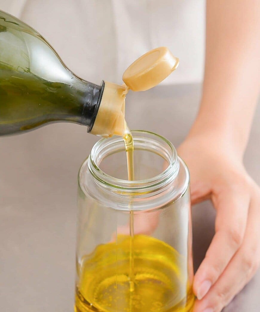 出所：3COINS公式　《2WAY》オイルスプレーボトル：460ml／KITINTO グレー