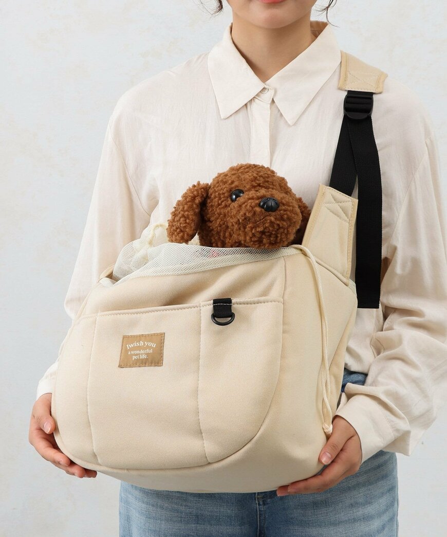 出所：3COINS公式　肩がけキャリーバッグ