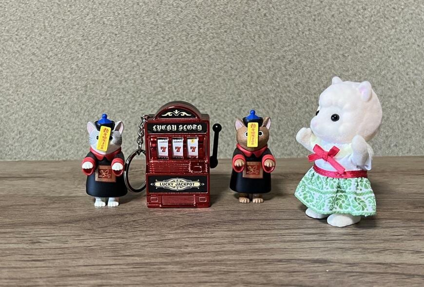 ダイソー、キーホルダー(スロットマシーン)画像