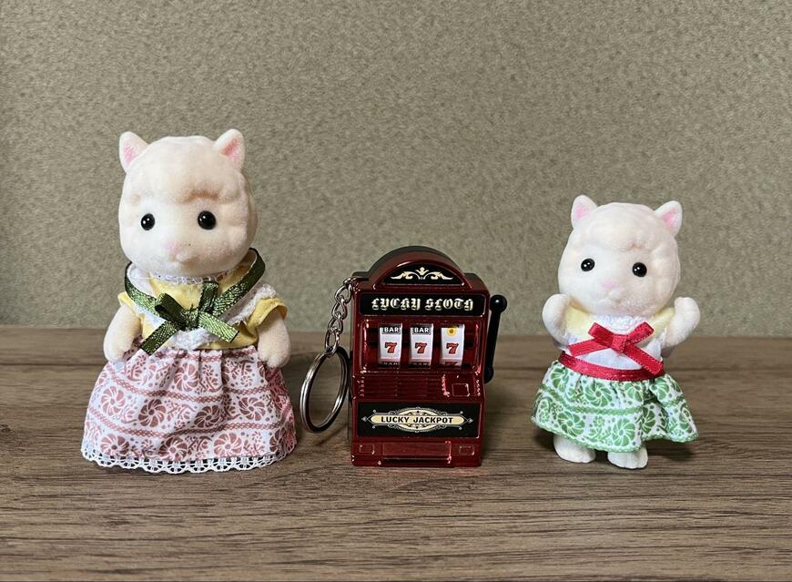 ダイソー、キーホルダー(スロットマシーン)画像