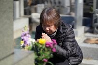 【実家のお墓】実家のお墓に関する悩みを大調査！「遠くて行きにくい」「手入れ」などが問題に！