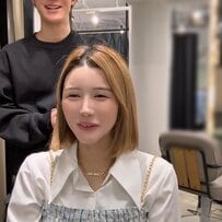 「ボーイッシュにならなければ」金髪女性がお任せカットをすると…大人の“シースルー前髪”でさらなる垢抜け！