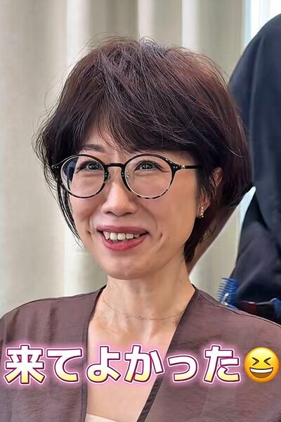 メガネも似合うショートヘアの完成