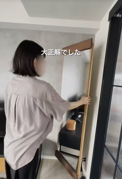 鏡を閉めれば、配線があることを感じさせない仕上がりに