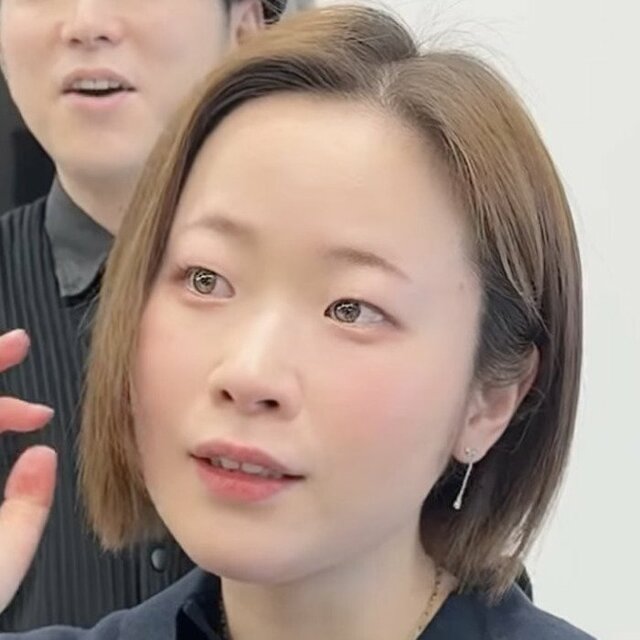 【ショートボブの女性】傷んでいる部分をすべて切りたい！→洗練された〈短めショートスタイル〉でかっこいい大人の女性に