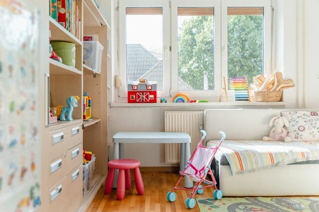 子育て家庭のおもちゃ収納｜リビングをすっきり見せる選び方と安全の工夫