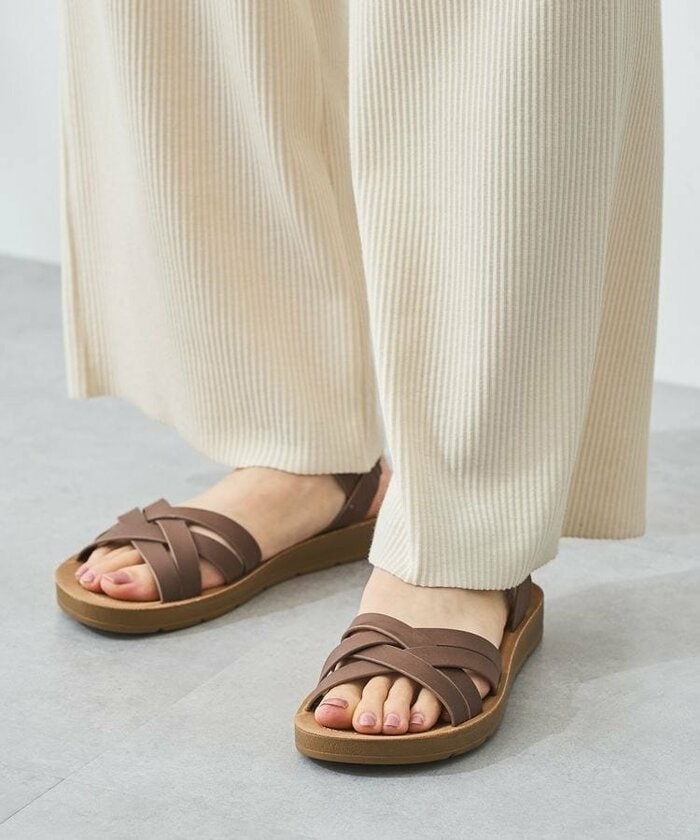 軽量屈曲ゴム使いサンダル