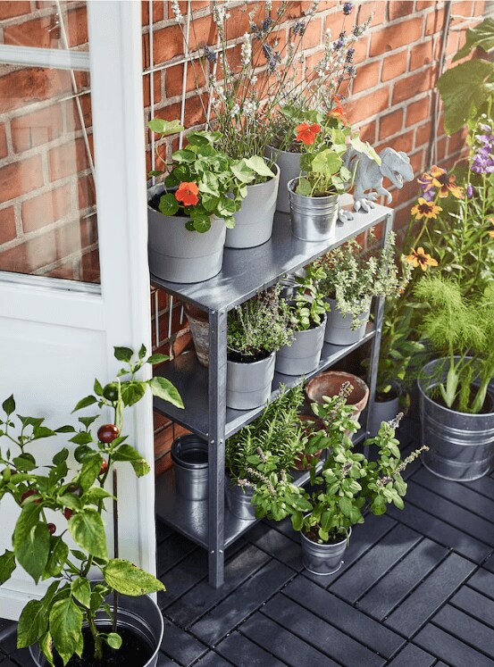 植木鉢や観葉植物の保管場所に最適!