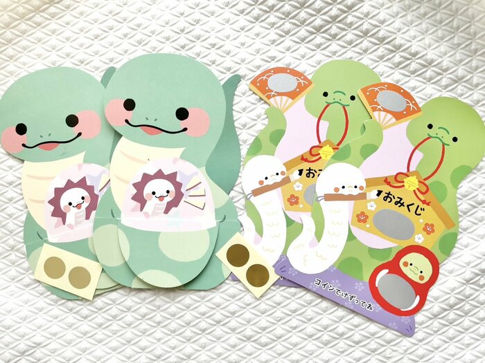 ポチ袋2枚とゴールドの丸いシールが入っています