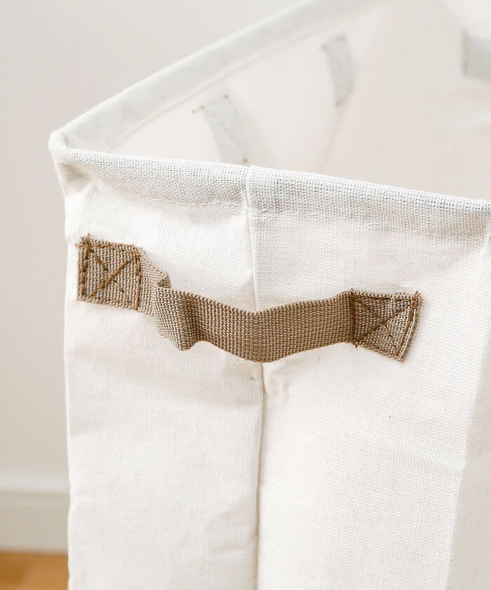 上部の前後左右に持ち手がついているので、持ち運んだりするのにも便利