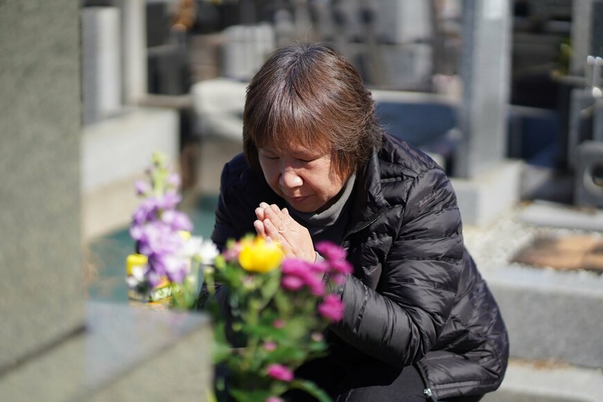 【実家のお墓】実家のお墓に関する悩みを大調査！「遠くて行きにくい」「手入れ」などが問題に！