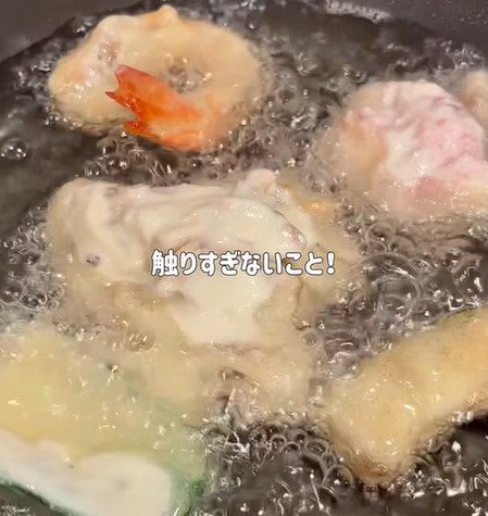 「ザックザクの豆腐天ぷら」がドン！　同棲3年目の婚約者に作る「天丼弁当」後がけの絶品タレがたまらない