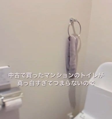 【トイレDIY】築25年中古マンションの〈真っ白なトイレの壁〉→ネイビーの壁紙で〈ブルックリンスタイル〉に大変身！