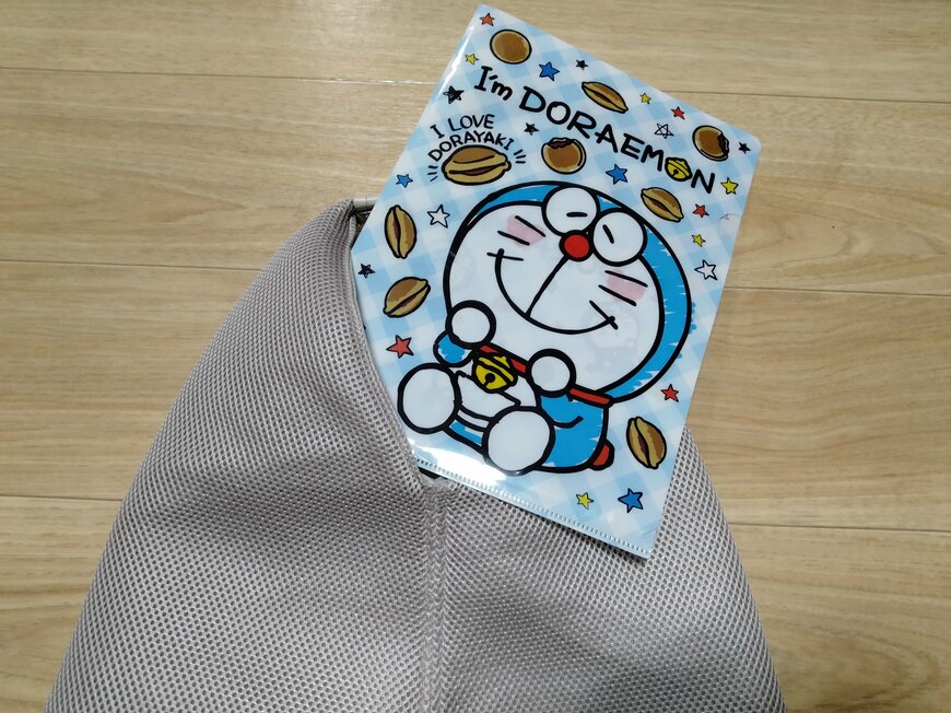 出所：筆者撮影（3COINS　メッシュトライアングルバッグ）