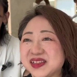 「娘から老けたよって言われて」と話す50歳の女性が、カットで刈り上げを活かした、かっこいいショートにスタイルチェンジ