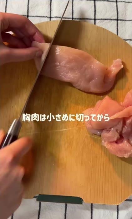 【旦那弁当】コーンとチーズを包んだ鶏むねナゲットがぎっしり　卵1個のだし巻きも添えた一段弁当