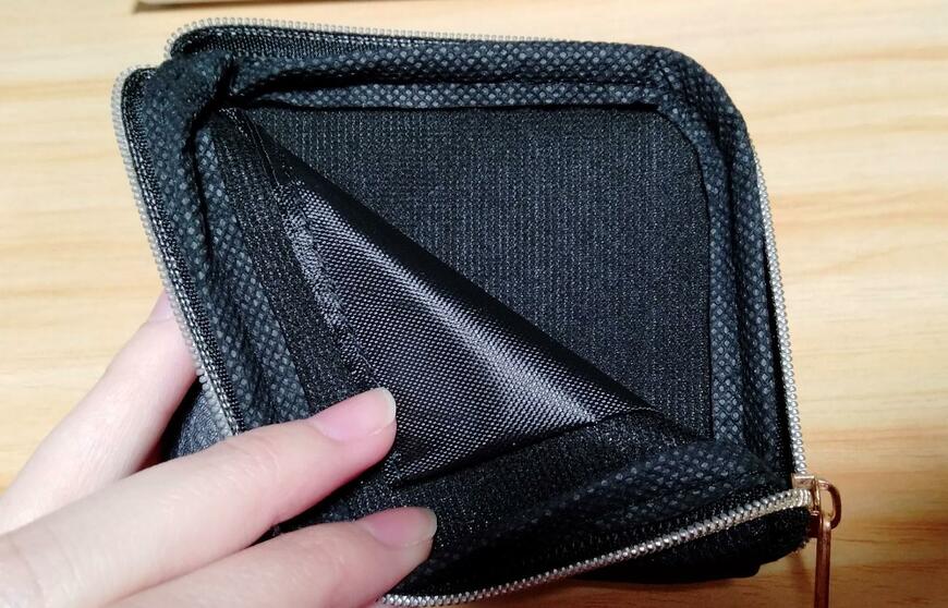 筆者撮影（セリア、革風 コインケース L字ファスナー）